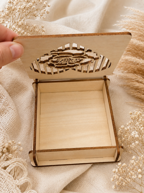 Boîte à alliances en bois cœur fleuri – Décoration mariage bohème personnalisée